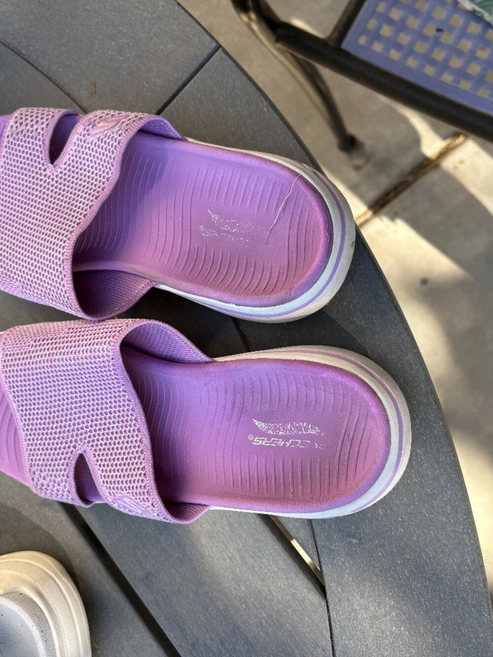 Sketcher's slip-in shoes Size 9 Lavendewr
